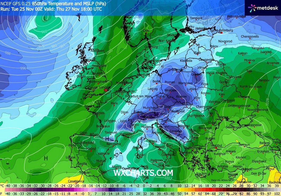 MMmarco0's tweet image. Nuova aria artica in arrivo tra domani e venerdì.

Sarà leggermente meno intensa e omogenea rispetto a quella del fine settimana scorso, ma porterà comunque precipitazioni e nevicate in montagna lungo la dorsale appenninica.

Rispetto ai valori attuali, le temperature caleranno…