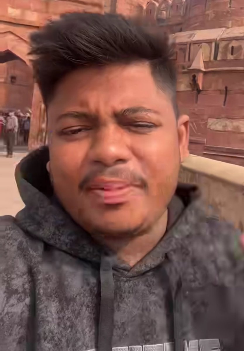 TheRFTeam's tweet image. A disturbing incident has been reported from the Taj Mahal parking area in Agra, where a group of youths including Rohit Thakur from agra, Uttar Pradesh allegedly forced an elderly Muslim man to chant “Jai Shri Ram.”
When the elderly man refused, he was threatened.

One of the…