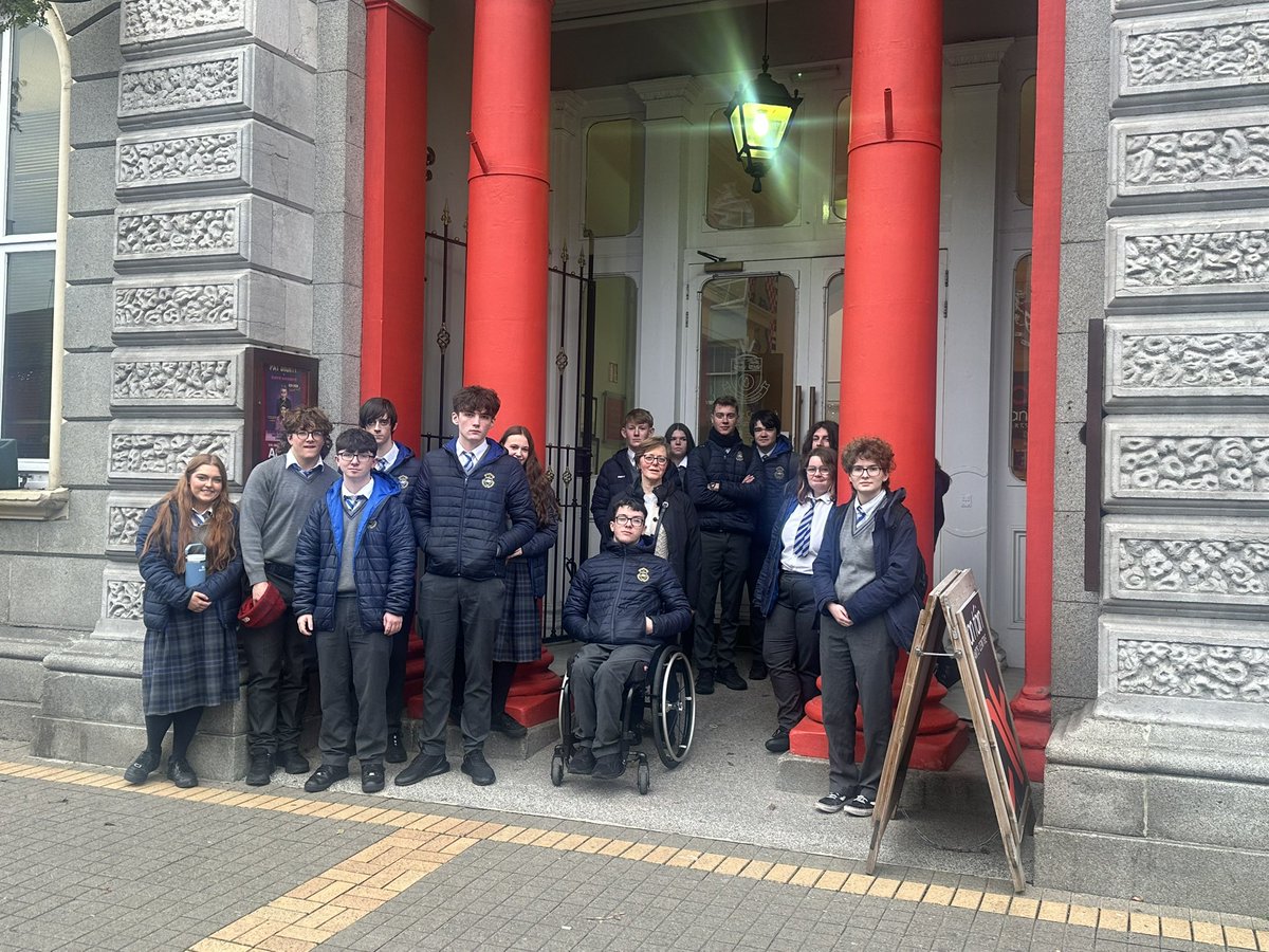 The TY and 6th year German classes went to see "Zwei zu eins" (Two to one) in An Táin Arts Centre on Friday. This movie is part of the Irish Film Institute's program for schools and students. <a href="/ERSTIRELAND/">ERST</a>  <a href="/antainarts/">An Táin Arts Centre</a>