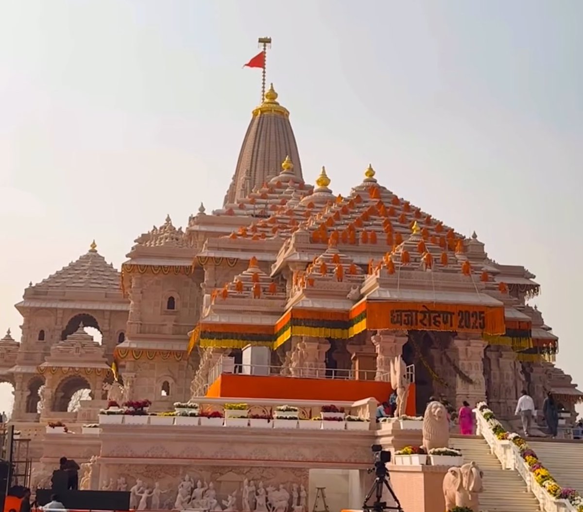 himanshustwts's tweet image. jai shree ram 🏹💛🪷