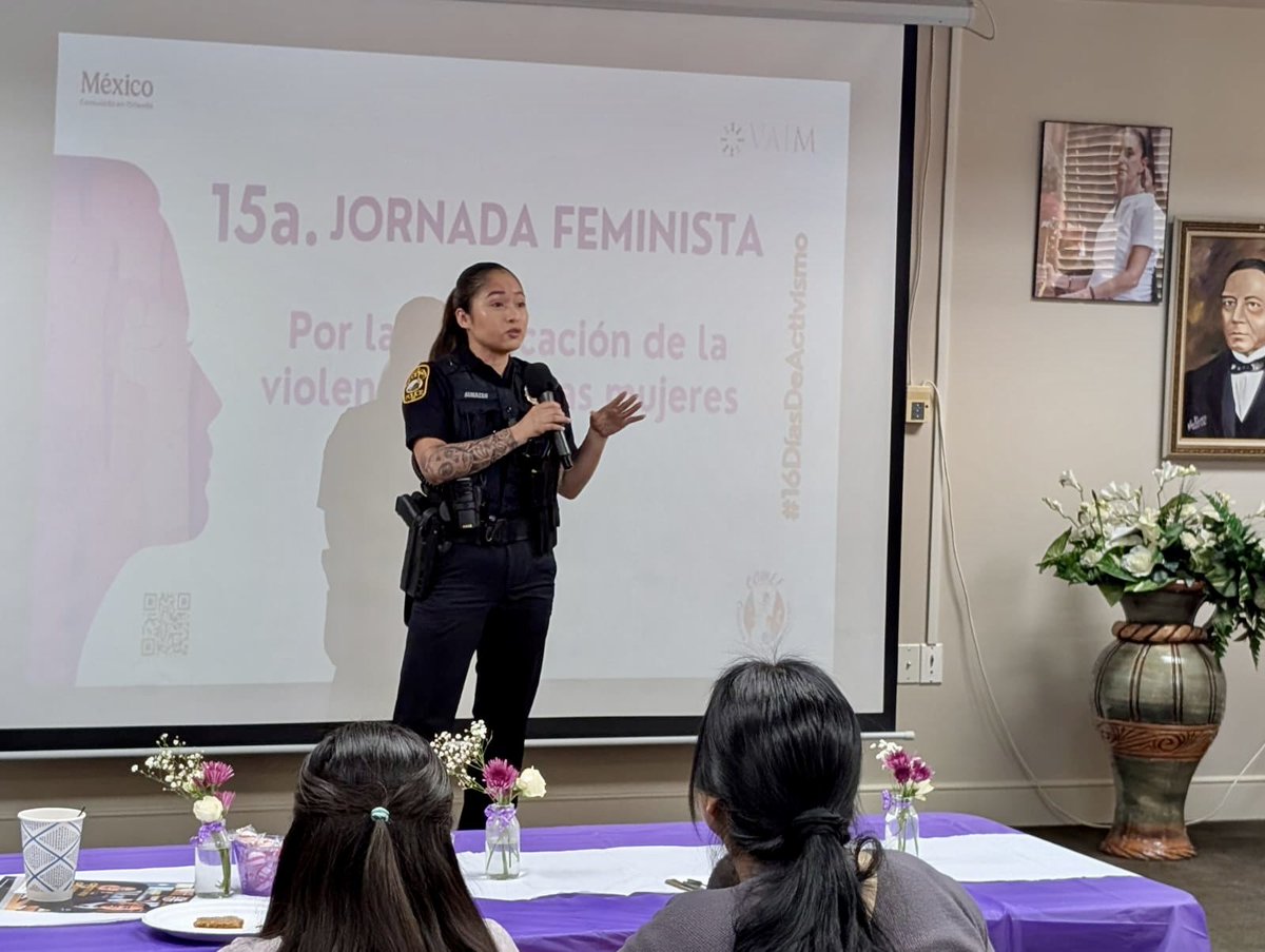 ConsulMexOrl's tweet image. Arrancamos la 15ª #JornadaFeminista en el #25M con la bienvenida del Cónsul Iván Pliego, reafirmando nuestro compromiso para eliminar la violencia contra las mujeres y con la charla de Denuncia Segura de @ApopkaPolice 💜