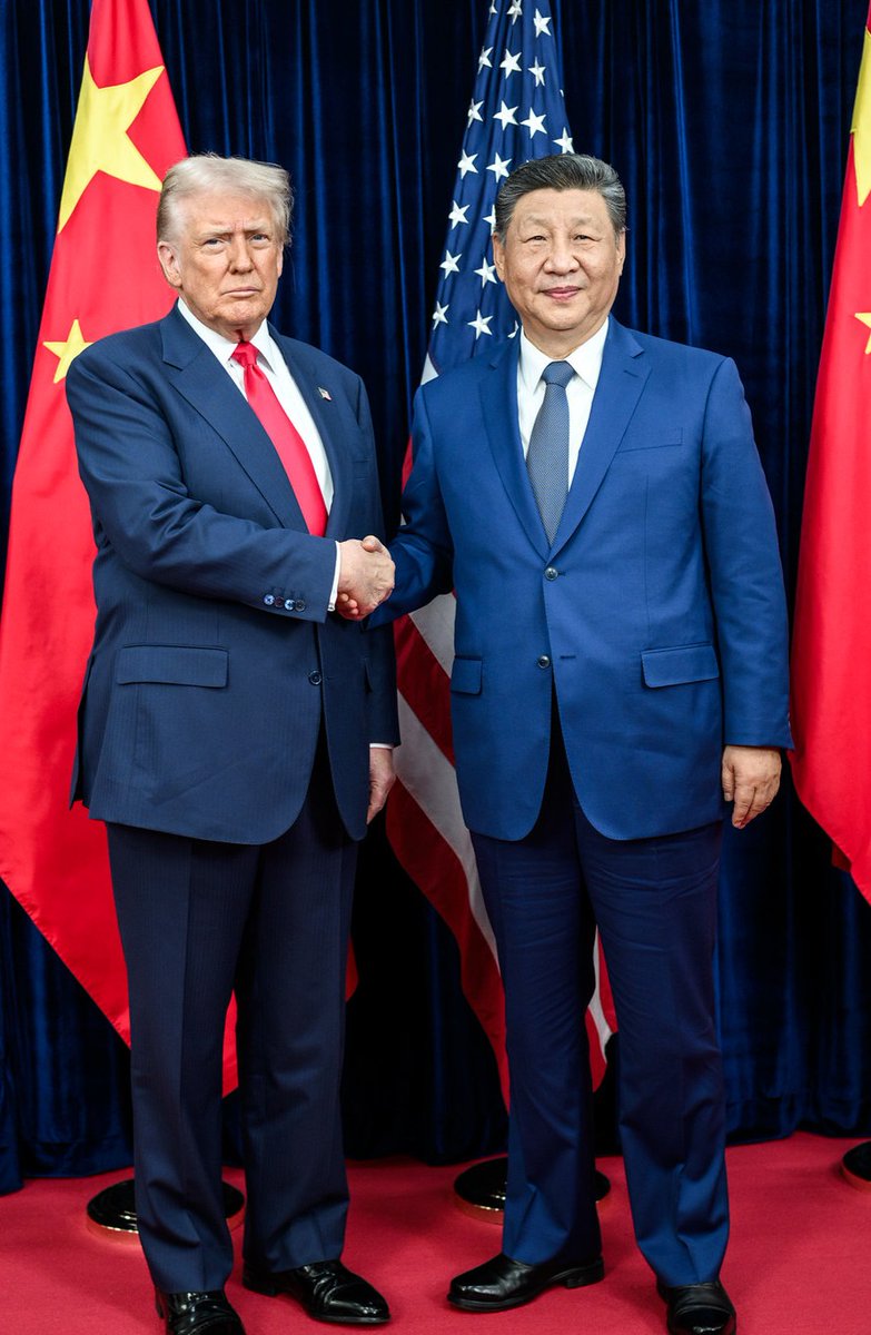 USAenEspanol's tweet image. &quot;Acabo de tener una conversación telefónica muy interesante con el presidente Xi Jinping de China. Hablamos de diversos temas, como Ucrania/Rusia, el fentanilo, la soja y otros productos agrícolas, etc. Hemos cerrado un acuerdo positivo y muy importante para nuestros grandes…