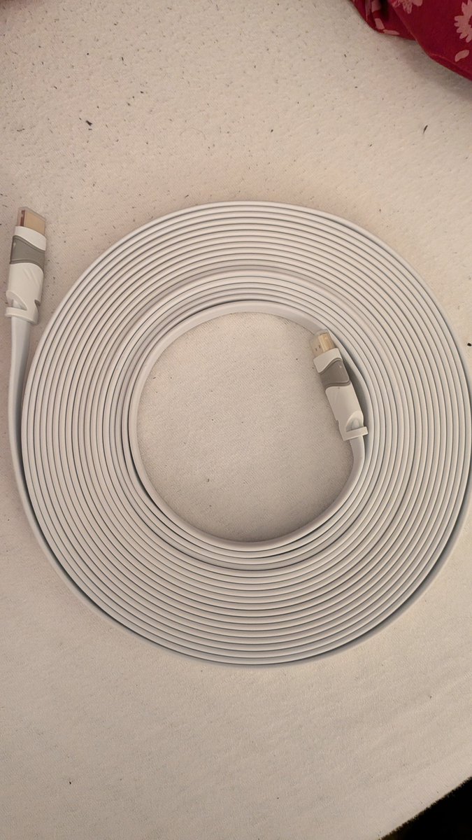 Schon mal so ein langes HDMI Kabel gesehen?