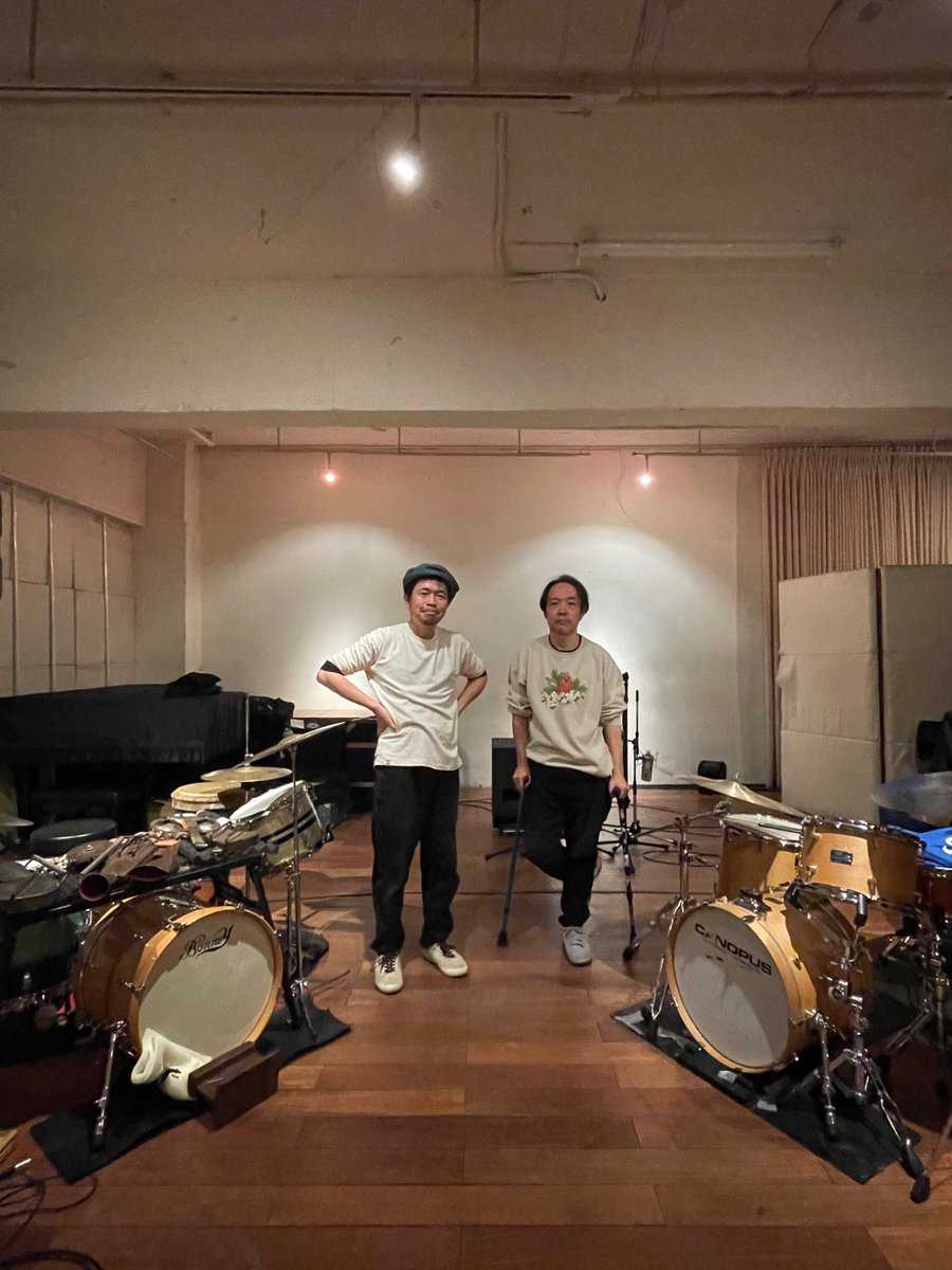 即興の第一日目
山本達久さんとのデュオ終了、感無量。このドラム二人にしか出せない、非常に面白い音楽になりました。

明日（今日）第二日目は
林正樹さんをお招きします。
こちらもおそらくまだお席ありそうなので、よろしければ是非
公園通りクラシックスへお越しくださいませ