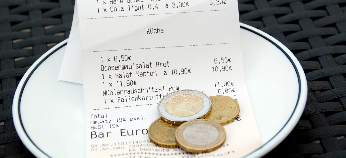 🪙 83 % des Français déclarent donner des #pourboires. Par ailleurs, 78 % sont favorables à l’exonération fiscale et sociale des pourboires, une mesure en vigueur depuis 2022. 
👉 lesechos-etudes.fr/blog/actualite…