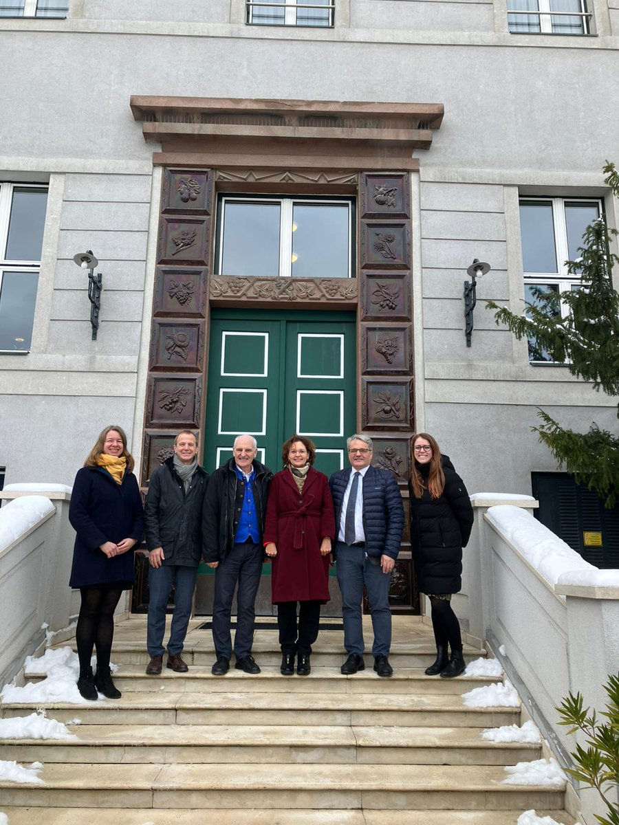 From lively discussions at the #BWB &amp; <a href="/WIFOat/">WIFO</a> event on fairness in #FoodSupply chains,
to insightful exchanges with <a href="/BMLUK_gv_at/">BMLUK</a> &amp;
a visit to the High School and Federal Office of Viticulture and Pomology in Klosterneuburg,

DG Werner’s visit to Austria fostered valuable dialogue