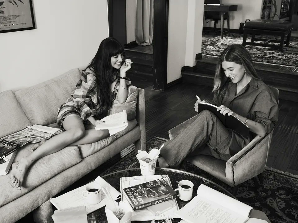 DakJGm's tweet image. ⁀➴  ᰔᩚ

Dᴀᴋᴏᴛᴀ Jᴏʜɴsᴏɴ ᴀɴᴅ Pʀᴏᴅᴜᴄɪɴɢ Pᴀʀᴛɴᴇʀ Rᴏ Dᴏɴɴᴇʟʟʏ Aʀᴇ ɪɴ ᴀ “Cᴏɴsᴛᴀɴᴛ Fɪɢʜᴛ” ᴛᴏ Bᴇ Tᴀᴋᴇɴ Sᴇʀɪᴏᴜsʟʏ