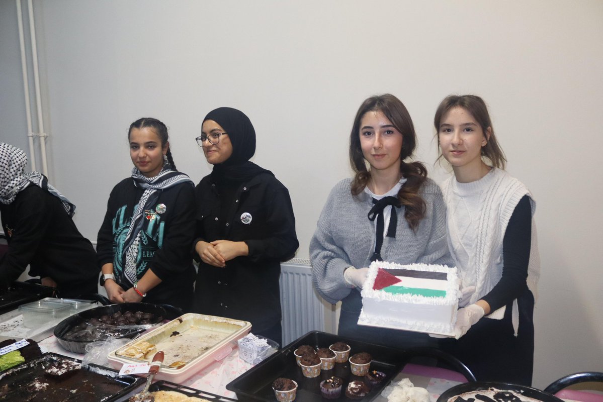 Kaymakamımız Yücel Erdem, Belediye Başkanımız Selahattin Metin ve İlçe Milli Eğitim Müdürümüz ile birlikte, Şehit Muzaffer Can Ersoy Kız Anadolu İmam Hatip Lisemizde Çevreme Duyarlıyım Değerlerime Sahip Çıkıyorum (ÇEDES) Projesi kapsamında “Gazze ve Doğu Türkistan” yararına