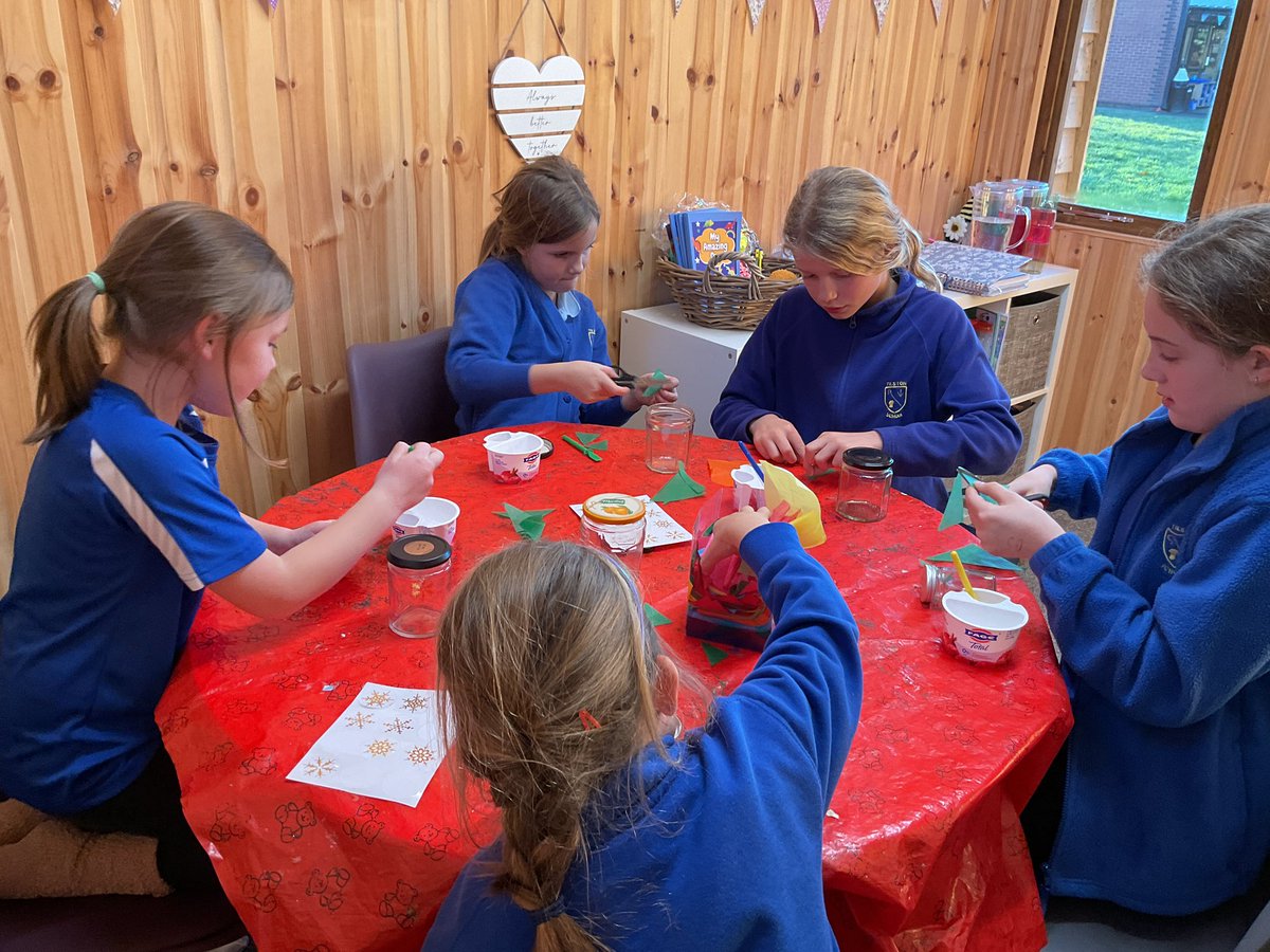 TilstonSch's tweet image. Finishing off a lovely wellbeing club focusing on the positives from our day. #wellbeing #positivemindset