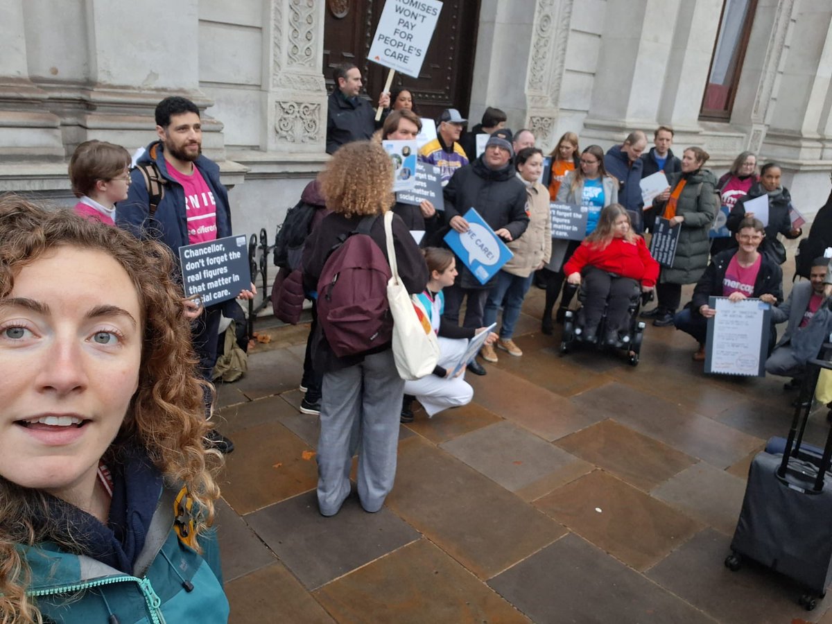 NCFCareForum's tweet image. Yesterday we joined members of @candsalliance  including our members MHA, in delivering a strong message to #HMTreasury, a red box filled with stories from older &amp;amp; disabled people &amp;amp; unpaid carers whose lives all depend on social care &amp;amp; support #AutumnBudget #FiguresThatMatter