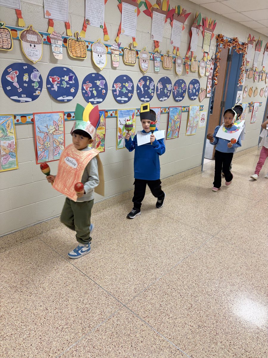 MrHeeter's tweet photo. Time to get in that Thanksgiving groove! What a great parade from last week from our kindergarten friends. #WeAreHB #HBStrong @HamptonBaysES https://t.co/VIdWu6yTPA
