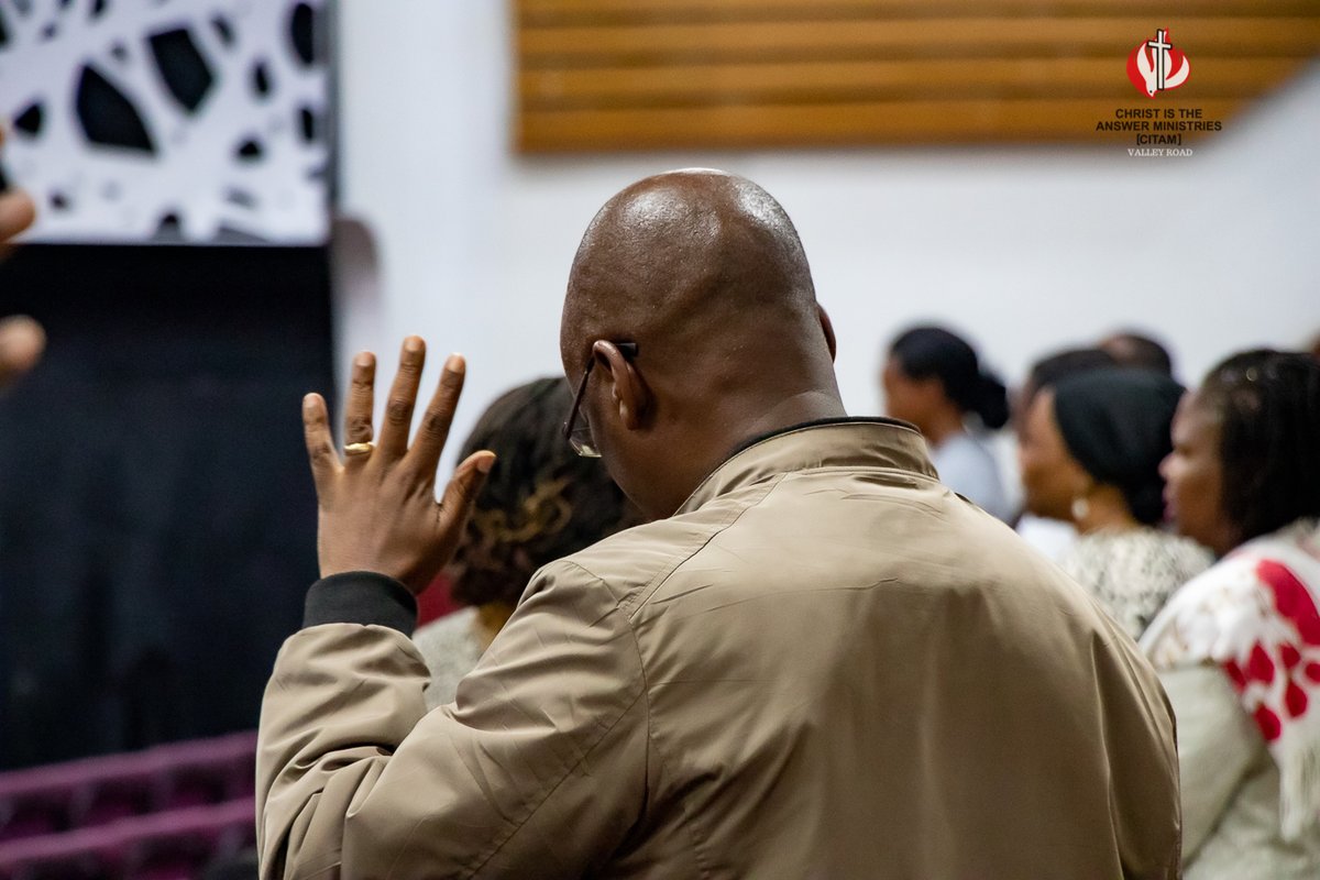 CitamVrdKE's tweet photo. We bow down and worship Youβ β that was the cry of our hearts today as the worship team led us into a powerful atmosphere of surrender in our Tuesday Prayers
#tuesdayprayers #instepwiththespirit #citamvalleyroad https://t.co/o1ait4U2pw
