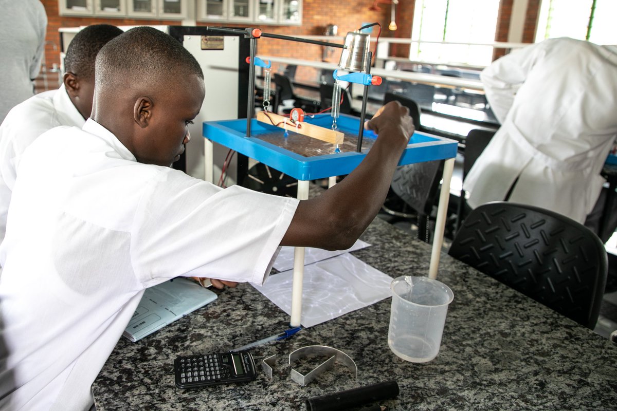 Rwanda_Edu's tweet image. Here’s what you’ll find in Rwanda’s 17 Model Schools:

They feature smart classrooms, digital learning tools, research labs, and vibrant spaces that make teaching and learning more practical and engaging.