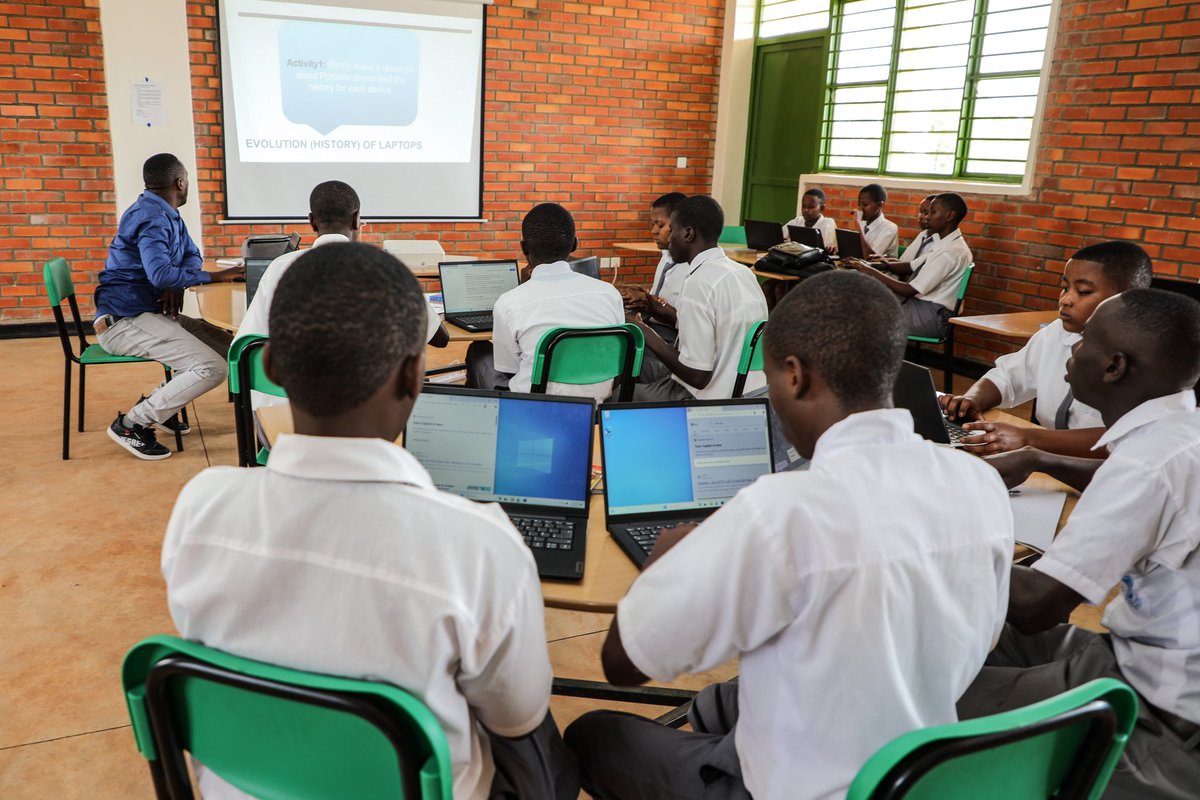 Rwanda_Edu's tweet image. Here’s what you’ll find in Rwanda’s 17 Model Schools:

They feature smart classrooms, digital learning tools, research labs, and vibrant spaces that make teaching and learning more practical and engaging.