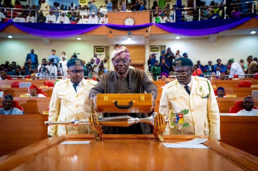Learnfromperryb's tweet image. Governor Sanwo-Olu presents N4.237 trillion 2026 budget proposal to Lagos Assembly