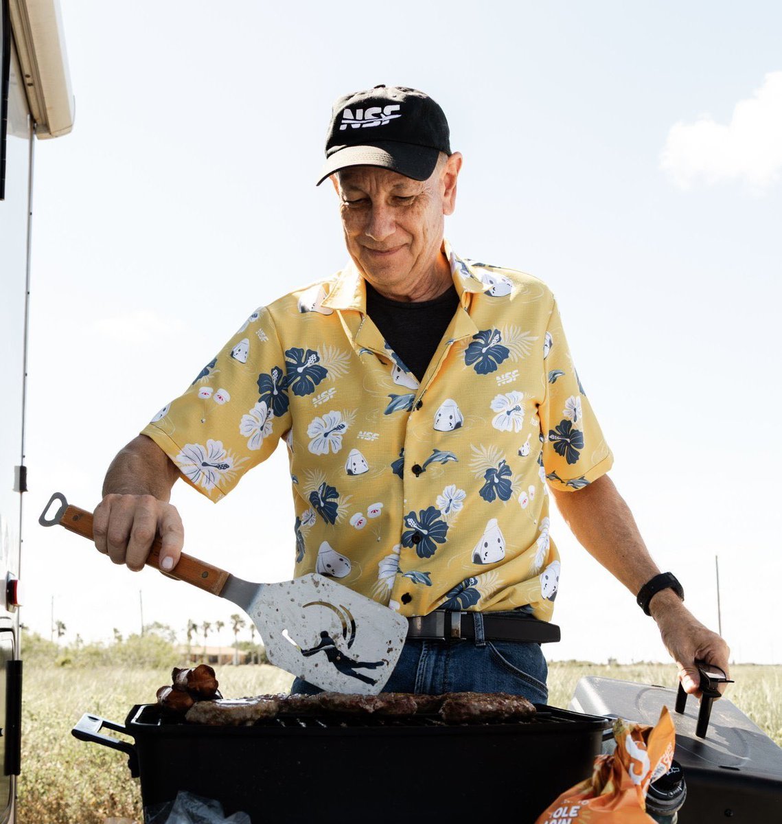 Nothing like a hot off the grill burger before launch🍔

Do you love Rogers hat and shirt? Lucky for you, they are 20% OFF for Cyber Week.

Shop The Sale: shop.nasaspaceflight.com/s/CyberX