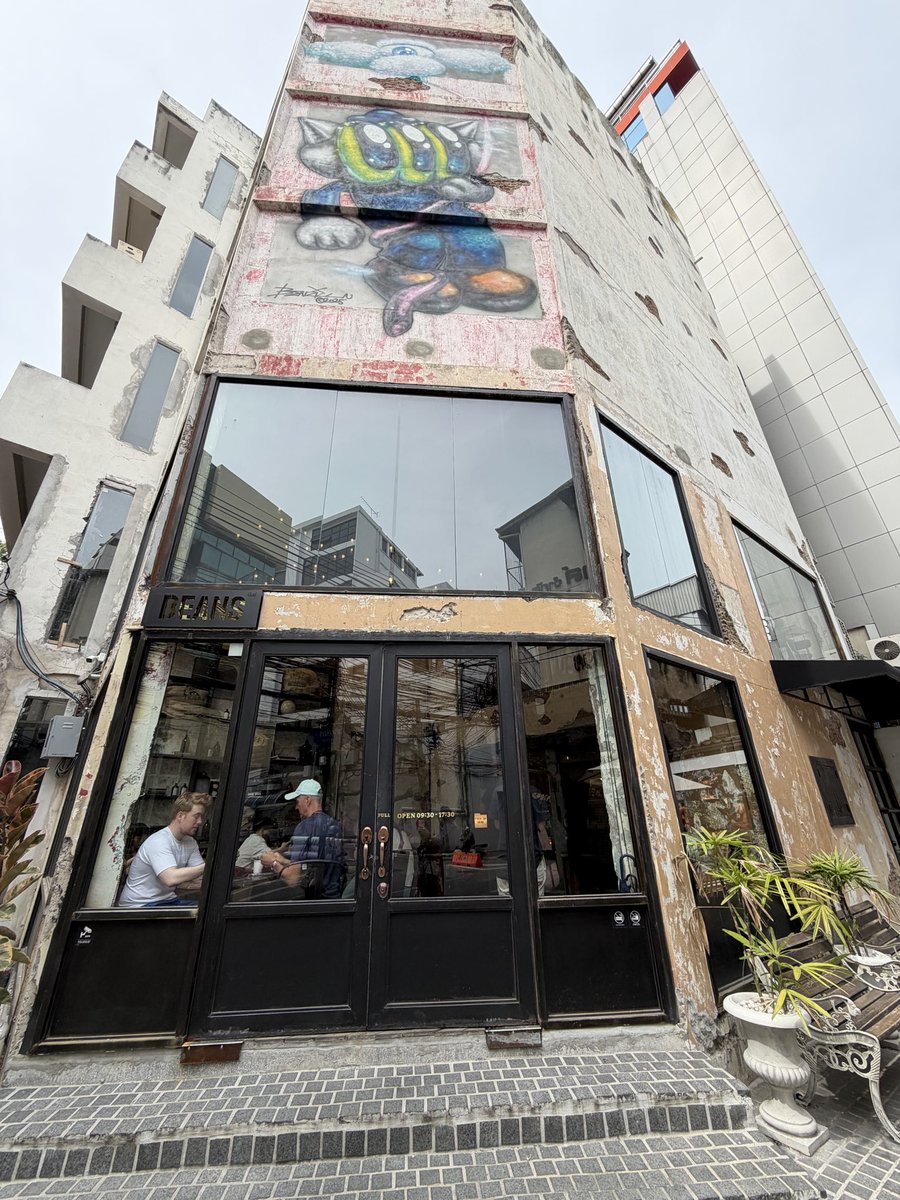 PainawayB's tweet photo. 今話題の Song wat Rd. オシャレなおカフェやお店が多い。ちょっとしたワンデートリップにもいいね。ちなみにここのガパオ蛯名はかなり美味しい😋 https://t.co/evnh54Samg