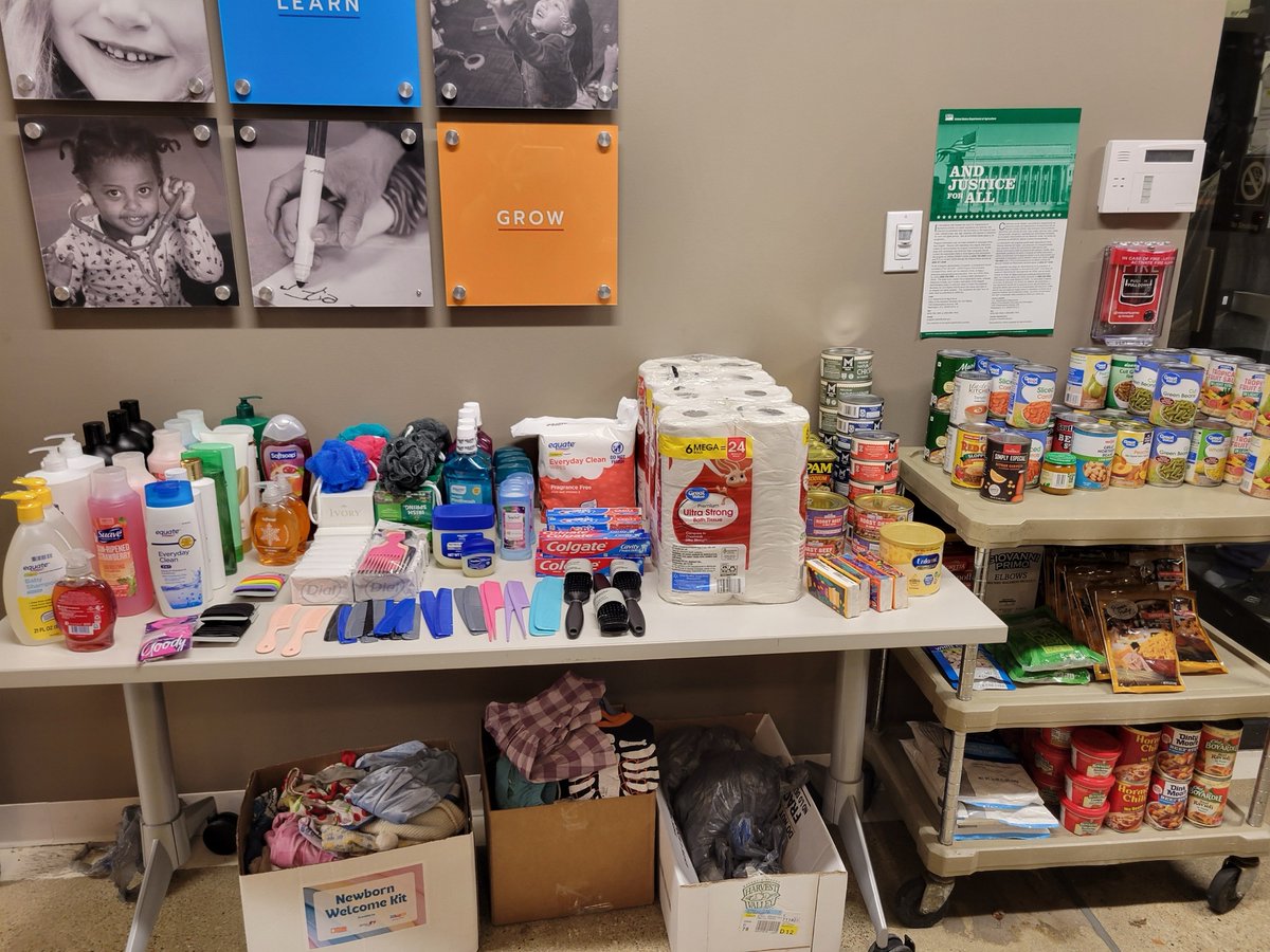 bankchampaign's tweet image. We held a collection drive for Champaign County Head Start to support low-income families and vulnerable kids. They still need non-perishables, coats, hats, gloves, and toiletries. Let’s keep making a difference! ccrpc.org/divisions/head… #CommunityFirst #GiveBack