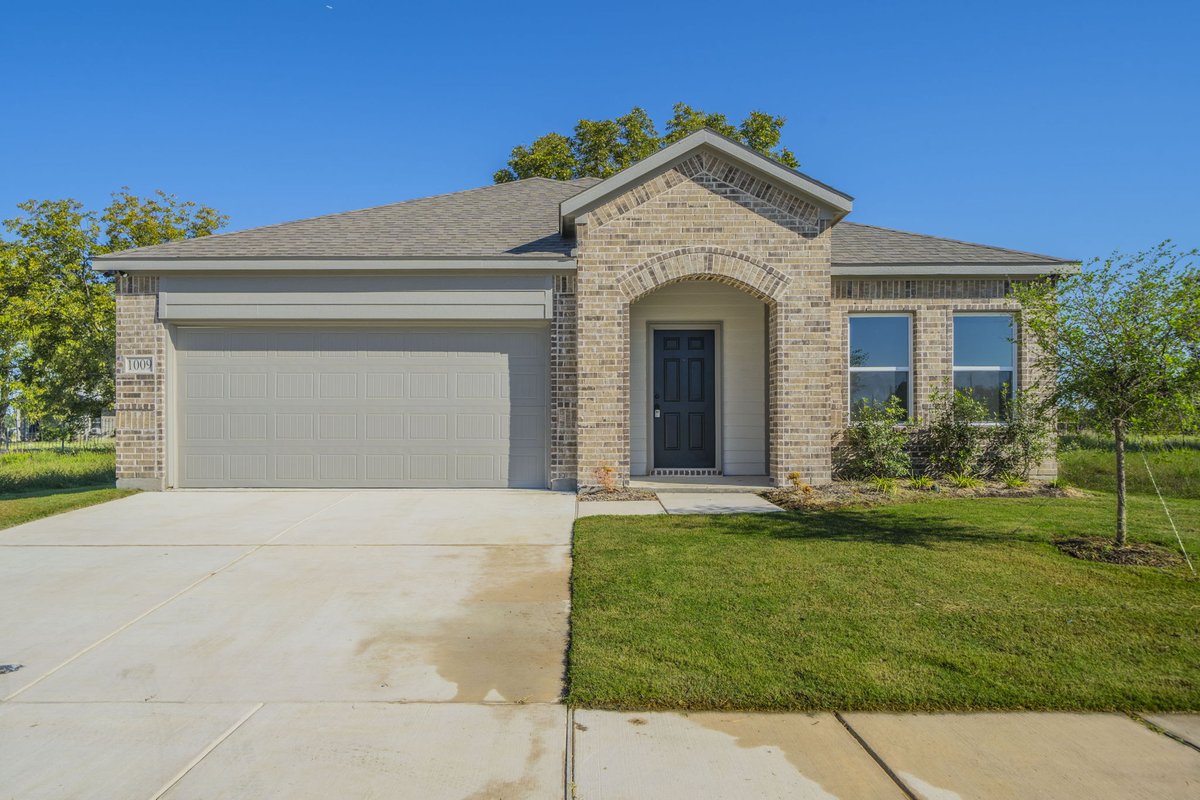 quickpicstx's tweet photo. We love new construction.  Take a peek inside this gorgeous new home in Leonard, Texas. https://t.co/ncIU6LOEaH