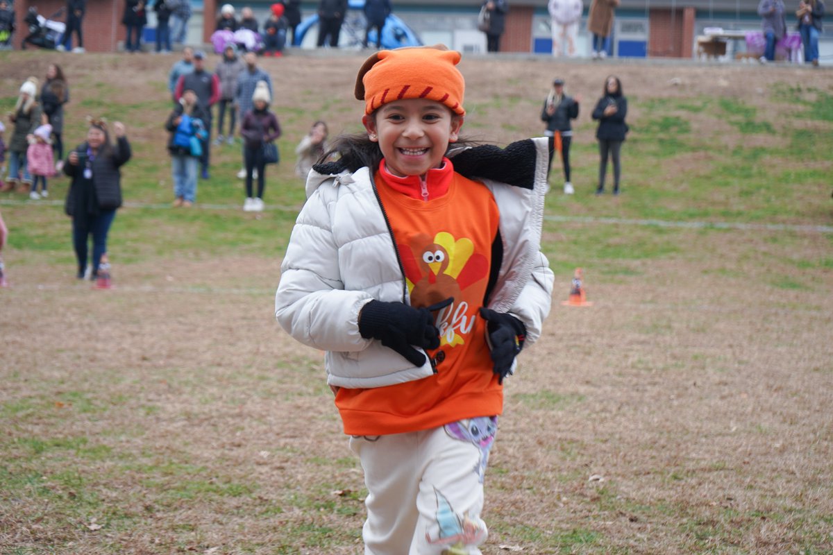 ccsdschools's tweet image. Reports of turkeys on the loose have been coming in all across #ClarkstownCSD! Turkey trots (📸: NC) have taken over the fields and playgrounds, filling the days leading up to the Thanksgiving break with lots of fun and fast feet. #ClarkstownCommitment #Motivated