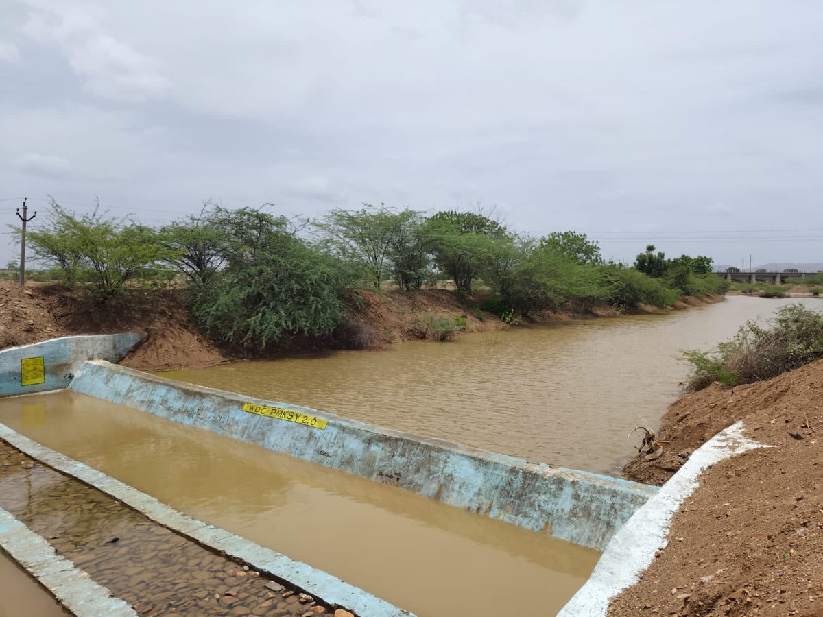 venkat_subbu143's tweet photo. @DoLR_MoRD
@WatershedAndhra
#watershedmahotsavindia
#watershedmahotsavANDHRA

Checkdam Work is Improve Ground Water and Multiple crops changes in farmers income, farmer life style.

Muddanuru Mandal, Bondalakuntta Project, Kosinepalle Micro Watershed, Kadapa Dist. https://t.co/a092XRBIVH