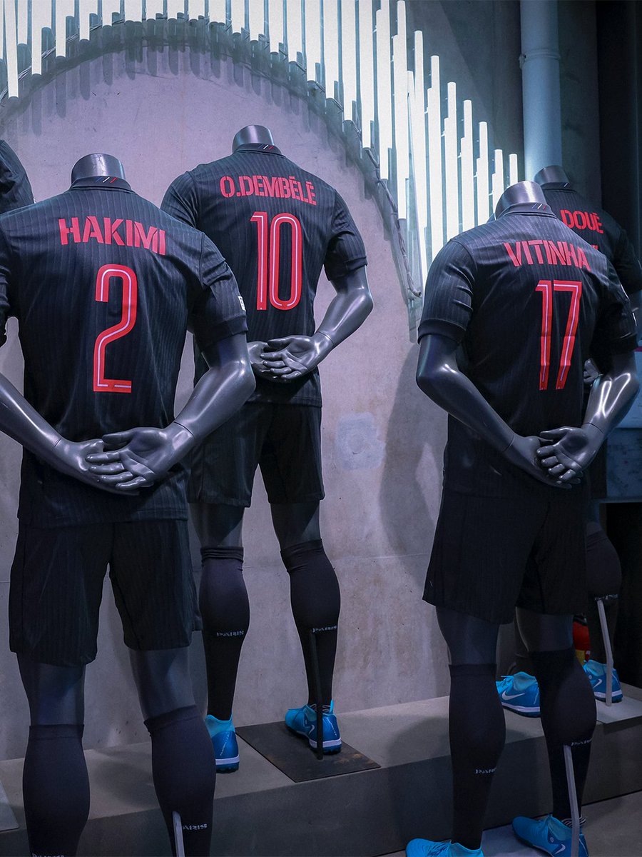 PSG_inside's tweet image. Votre maillot disponible au Megastore Paris Saint-Germain ! 👕👀

➡️ urlr.me/bjuZB7