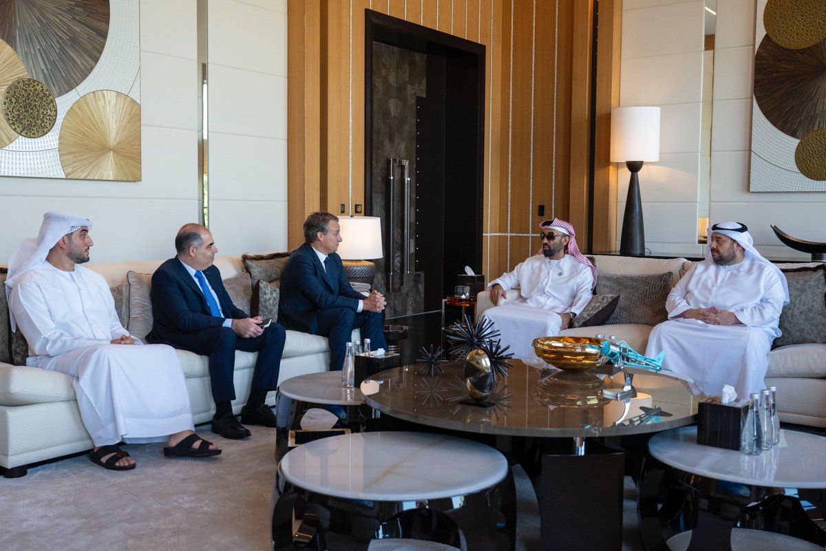 hhtbzayed's tweet photo. التقيت بـ كريستيان كلاين، الرئيس التنفيذي لشركة SAP، حيث استعرضنا أولويات الإمارات في تطوير المنظومات الرقمية والحلول المرتبطة بالذكاء الاصطناعي والأمن السيبراني وتعزيز مفاهيم السيادة الرقمية.
تبادلنا وجهات النظر حول آفاق التطوير المستقبلي وإمكانات توظيف التقنيات المبتكرة، بما يشمل التحول المدعوم بالذكاء الاصطناعي وتطوير نماذج محلية آمنة تلبي احتياجات المؤسسات الحكومية وتدعم بيئة أكثر كفاءة واستدامة.