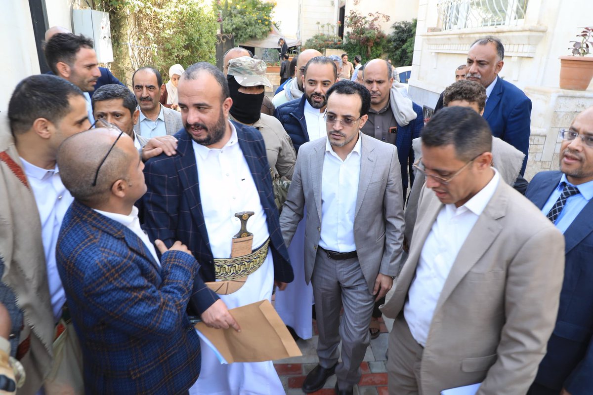 finance_yemen's tweet image. اجتماع بصنعاء يناقش برنامج دعم توطين الصناعات المحلية
الثلاثاء، 05 جمادى الآخرة 1447هـ الموافق 25 نوفمبر 2025 

صنعاء - سبأ:

عقد اجتماع في مقر الغرفة التجارية والصناعية بأمانة العاصمة، ضم وزير المالية عبدالجبار أحمد، والقائم بأعمال وزير الاقتصاد والصناعة والاستثمار سام البشيري…