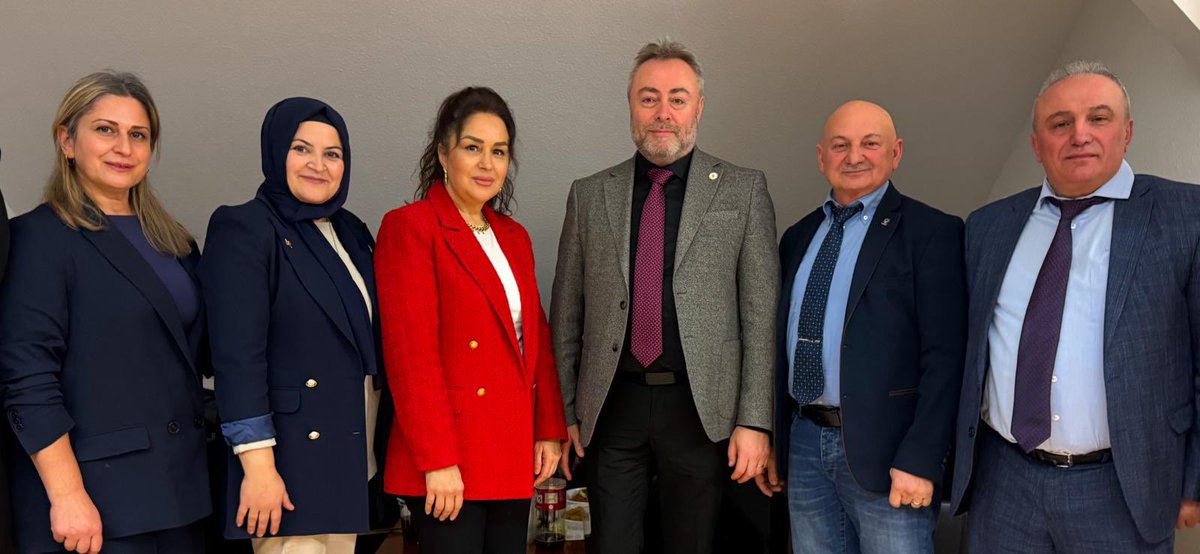 uid_ruhr's tweet image. 24 Kasım Öğretmenler Günü Programı

UID Ruhr Bölge Başkanımız Dursun Baş, bölge başkan yardımcılarımızla birlikte T.C. Essen Başkonsolosluğu Eğitim Ataşeliği tarafından düzenlenen 24 Kasım Öğretmenler Günü programına katıldı.

@U_I_D @DursunBas @TC_EssenBK