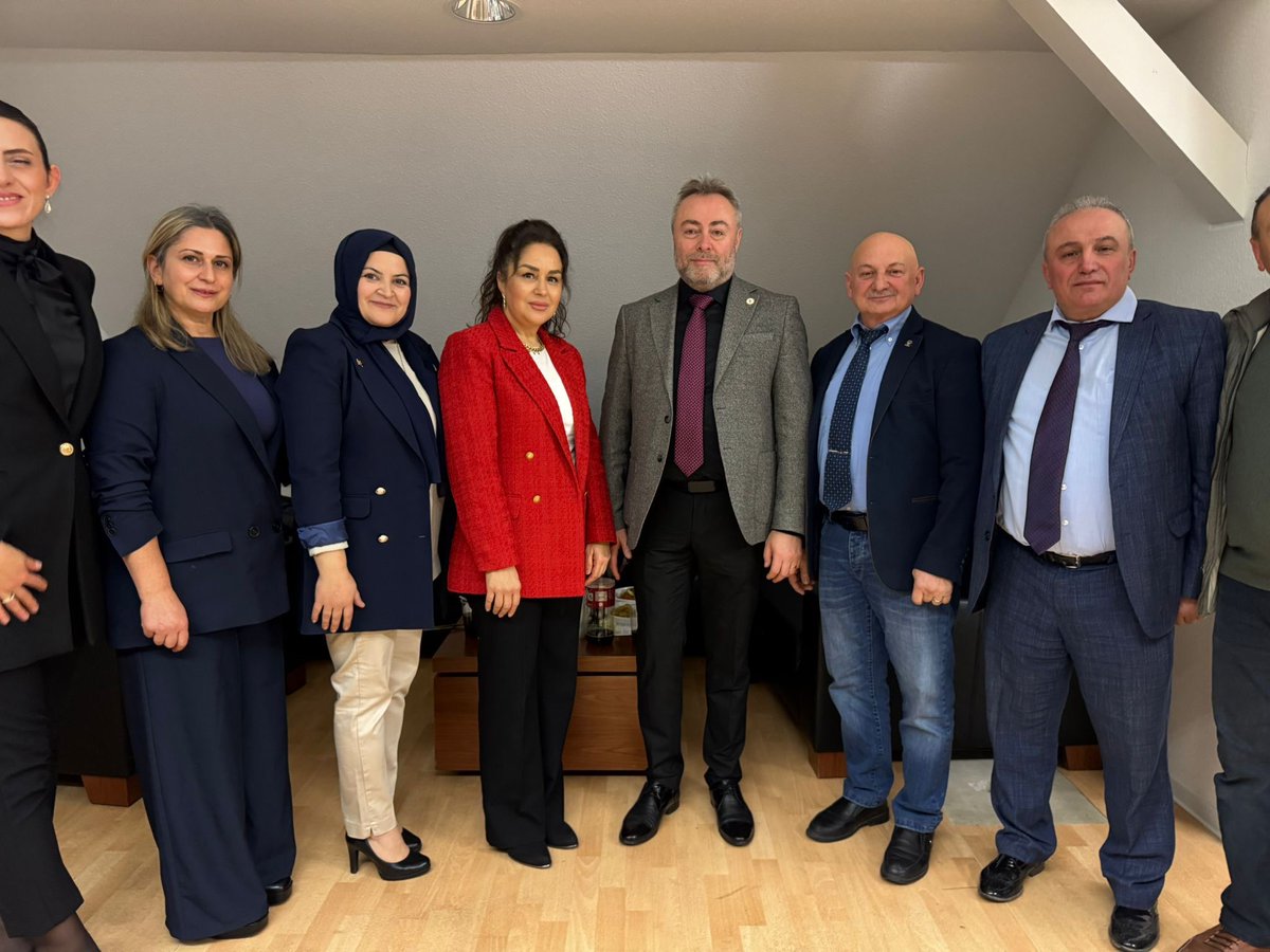 uid_ruhr's tweet image. 24 Kasım Öğretmenler Günü Programı

UID Ruhr Bölge Başkanımız Dursun Baş, bölge başkan yardımcılarımızla birlikte T.C. Essen Başkonsolosluğu Eğitim Ataşeliği tarafından düzenlenen 24 Kasım Öğretmenler Günü programına katıldı.

@U_I_D @DursunBas @TC_EssenBK