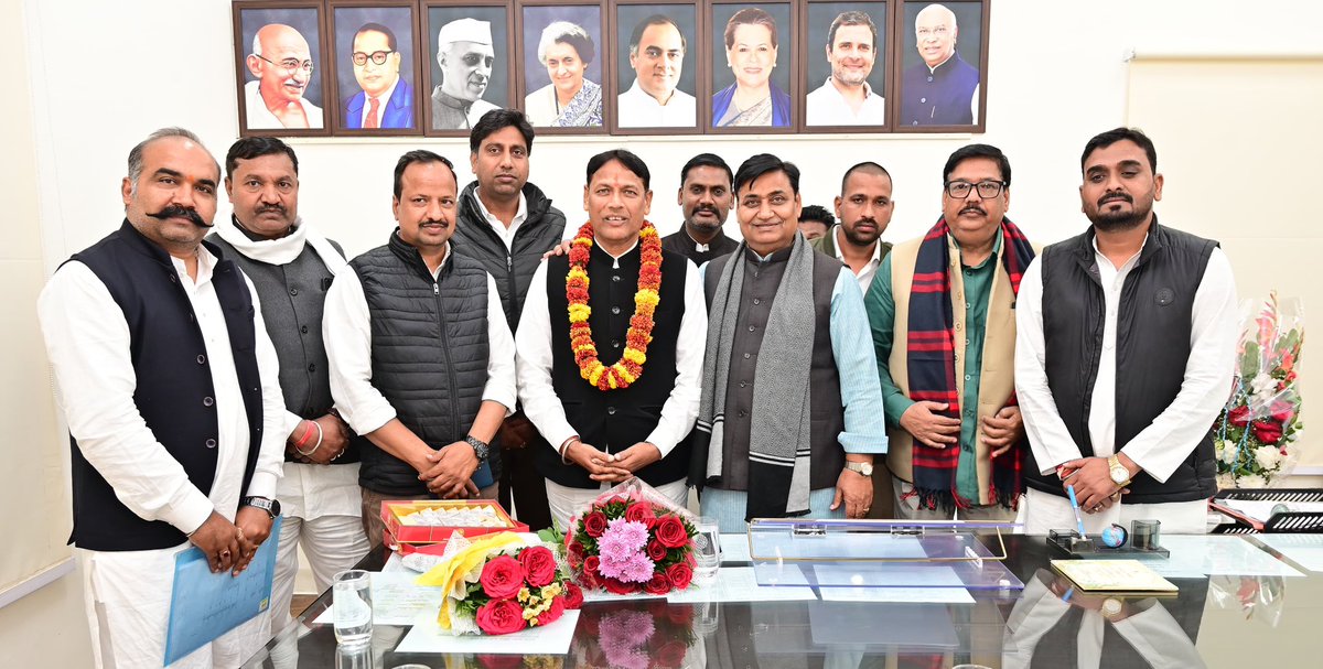 GovindDotasra's tweet image. अंता से नवनिर्वाचित कांग्रेस विधायक @PramodBhayaINC जी ने जिलाध्यक्ष रामचरण मीणा जी एवं जिला पदाधिकारियों के साथ पीसीसी में मुलाक़ात की और संगठन से जुड़े विभिन्न मुद्दों पर विस्तृत चर्चा की।