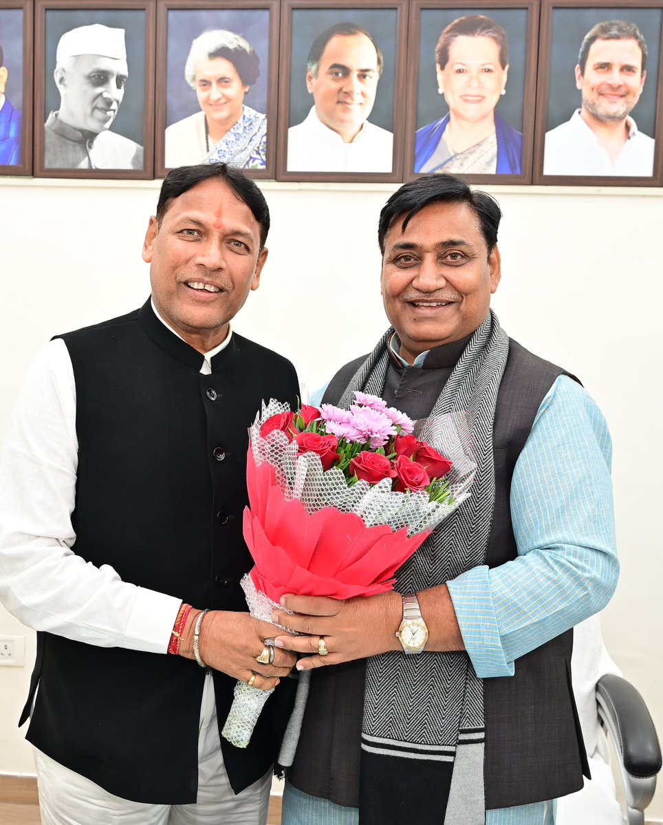 GovindDotasra's tweet image. अंता से नवनिर्वाचित कांग्रेस विधायक @PramodBhayaINC जी ने जिलाध्यक्ष रामचरण मीणा जी एवं जिला पदाधिकारियों के साथ पीसीसी में मुलाक़ात की और संगठन से जुड़े विभिन्न मुद्दों पर विस्तृत चर्चा की।