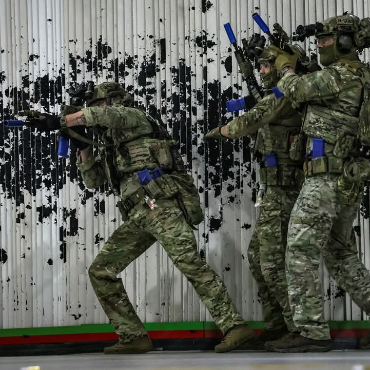 ric_cole's tweet image. Today marks the end of my time as custodian of the @Commando_Ops account.
In three years, it has grown from less than 3,500 followers, to an international audience of 17,500.
Special thanks to @DefenceOps, @NATO_SOF and @US_SOCEUR for your support.

&quot;Attain By Surprise!&quot;