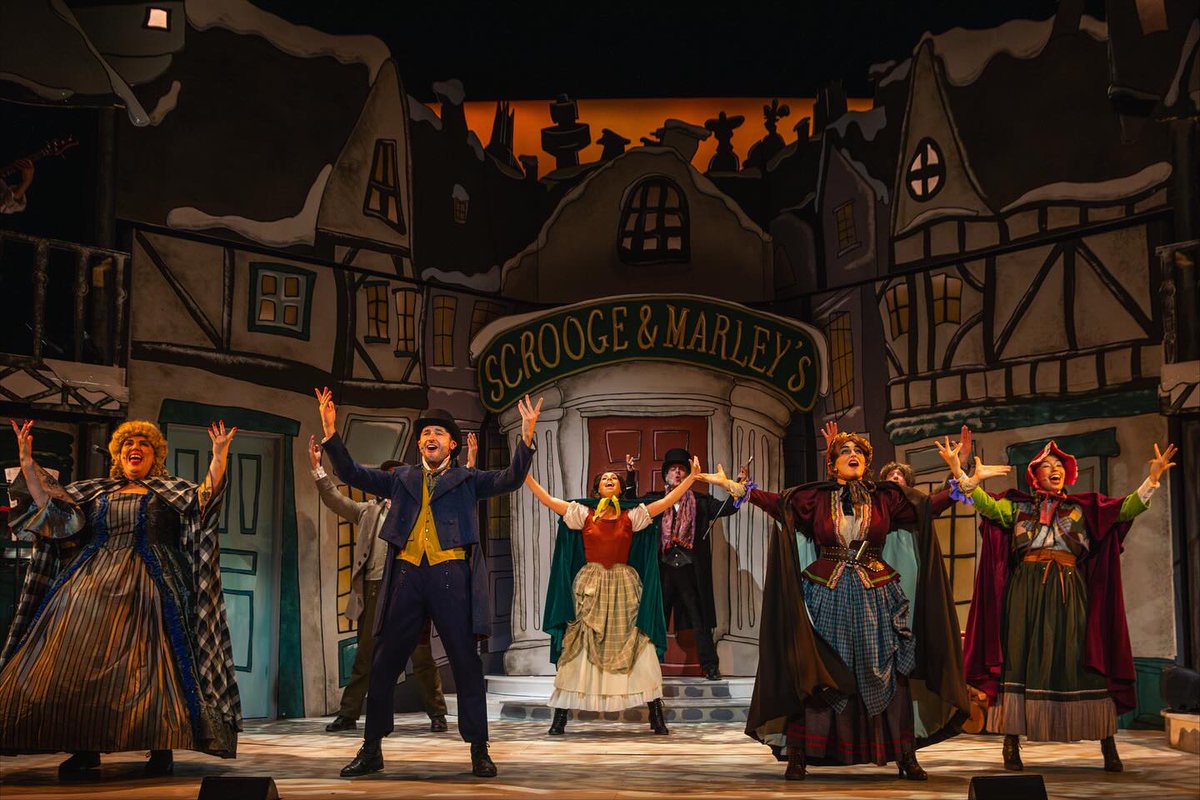 CultureLPool's tweet photo. #Theatre | 🕯️ The Scouse Christmas Carol at @RoyalCourtLiv 

It's the show on everyone's lips! Packed with hilarious jokes, stellar performances, and the usual scouse nonsense. Keep your past and future, this show is the best Christmas present you could wish for!

It’s the hottest ticket in town, so book now! 🎟️

📅Until Saturday 24 January 2026
📍Liverpool's Royal Court Theatre
🔗 https://t.co/r9GONy3xCv
