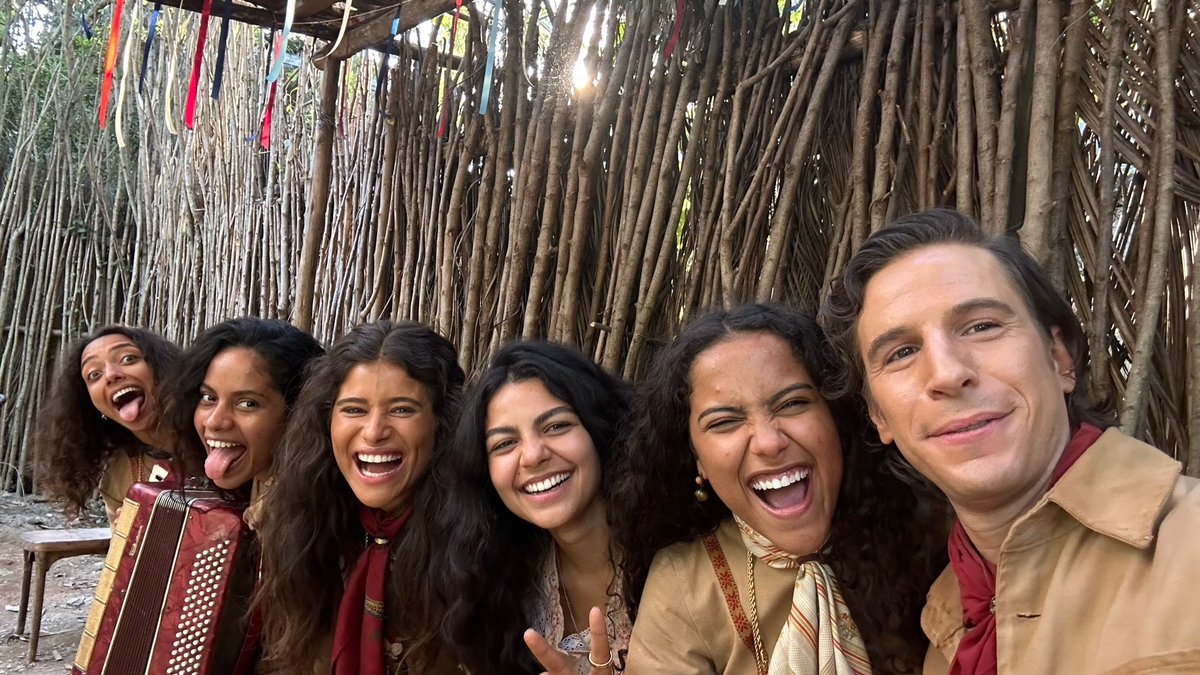 alicecarvalho's tweet photo. mas o maior trofeu vai ser sempre https://t.co/WAjMC6jAKv