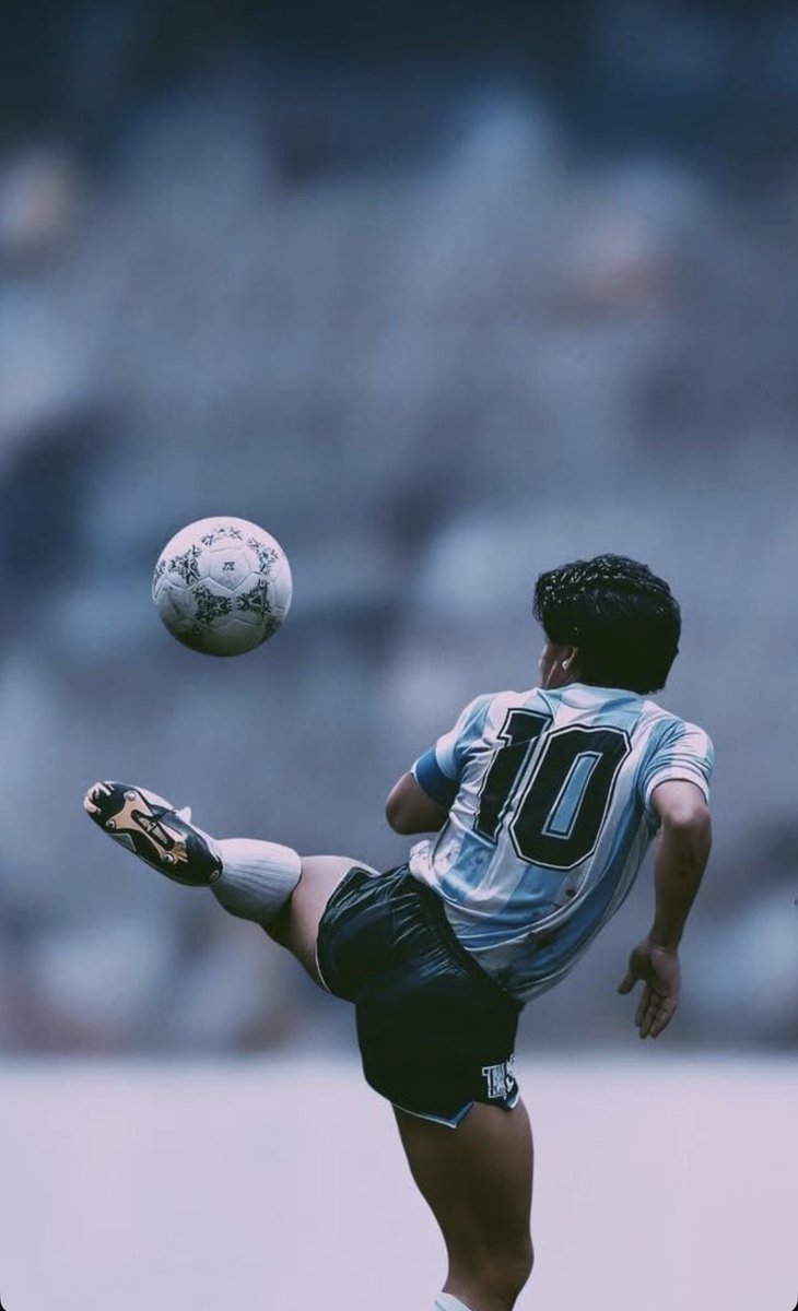 Diego Armando Maradona, el más humano de todos los dioses. El mejor de los nuestros. 

Un año más sin tu presencia física. Verdad y justicia.