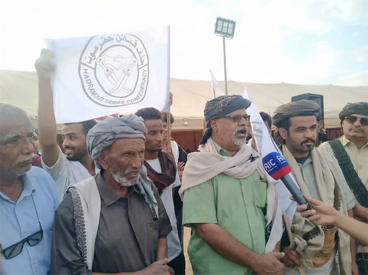 نداء الشيخ عمر باشقار ل (حلف قبائل حضرموت):
​إلى كل من يشارك في التمرد المسلح بالهضبة: عودوا لبيوتكم الآن وأوقفوا المشاركة.
​توجيه السلاح نحو نخبة حضرموت أمر مرفوض.
​لا تنخدعوا بالإعلام المضلل.
​الواجب هو مساندة النخبة لحماية أمن واستقرار #حضرموت.
​العودة إلى جادة الصواب هي