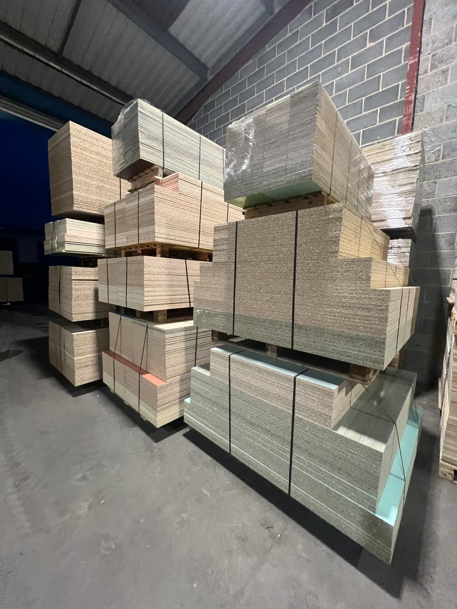 arronpaulmoss's tweet image. My life in the world of Chipboard &amp;amp; MDF recently! 🙃💪 

Can tell it’s month end…😂👊 

Big push before December! 🧑‍🎄 

#business #chipboard #mdf #beds