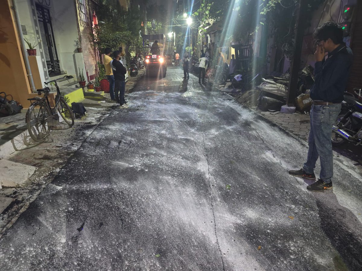 JeetuYadavOnlin's tweet image. &quot;मेरा वार्ड मेरा परिवार, 
निरन्तर विकास ही हमारा लक्ष्य है&quot;

वार्ड के रहवासियों को सुविधा प्रदान करने की दृष्टि से वार्ड के सर्वहारा नगर गली न 5 के रोड डामरीकरण कार्य का निरीक्षण किया औऱ वार्ड के परिवारजनों से मुलाकात की!