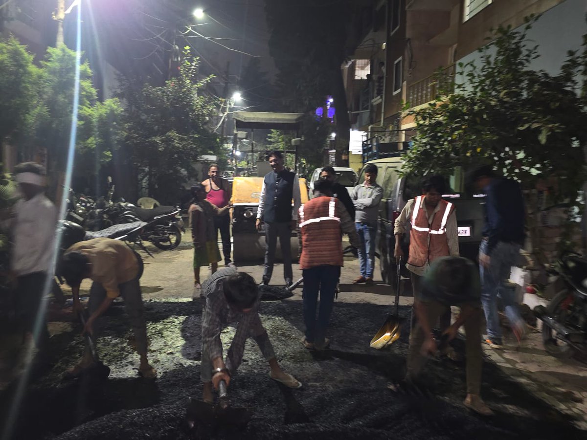 JeetuYadavOnlin's tweet image. &quot;मेरा वार्ड मेरा परिवार, 
निरन्तर विकास ही हमारा लक्ष्य है&quot;

वार्ड के रहवासियों को सुविधा प्रदान करने की दृष्टि से वार्ड के सर्वहारा नगर गली न 5 के रोड डामरीकरण कार्य का निरीक्षण किया औऱ वार्ड के परिवारजनों से मुलाकात की!