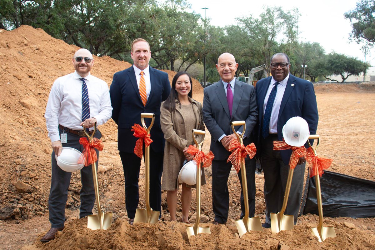 StructureToneSW's tweet image. Our #HoustonTX team has broken ground on the @HoustonHealth&apos;s Holcombe Lab Expansion. This new facility on the U.S. VA Medical Campus will strengthen services for residents. Proud to partner with @BRW_Architects on this impactful project.