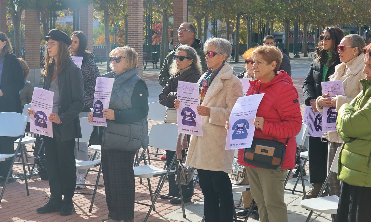 CONMOVEDOR ACTO CONTRA LA VIOLENCIA MACHISTA POR EL #25N

Más de medio centenar de personas se dieron cita este martes en el emotivo acto institucional organizado del #DíaInternacionalDeLaEliminaciónDeLaViolenciaContraLaMujer de Cabanillas.

aytocabanillas.org/conmovedor-act…