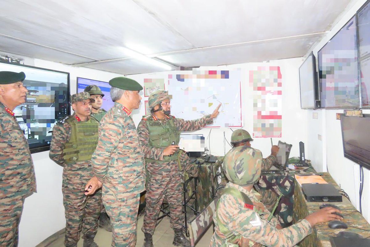 #StrongAndCapable
#IndianArmy

Lt Gen #ManojKumarKatiyar, PVSM, UYSM, AVSM #ArmyCommander #WesternCommand reviewed the operational preparedness of troops deployed in the Bani-Macchedi and forward areas of Jammu sector. He commended their operational readiness, exceptional