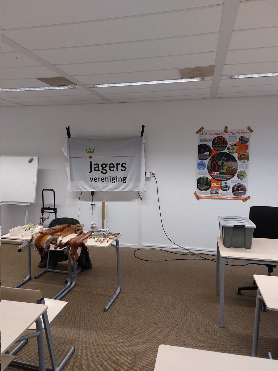 titussijmonsma's tweet photo. wat is het leuk om met anderen je passie te delen @heidi_looy en @KonNedJagersver dank voor de ondersteuning....het was weer een prachtige ochtend in Zwolle #Zonecollege https://t.co/782kscHZSi