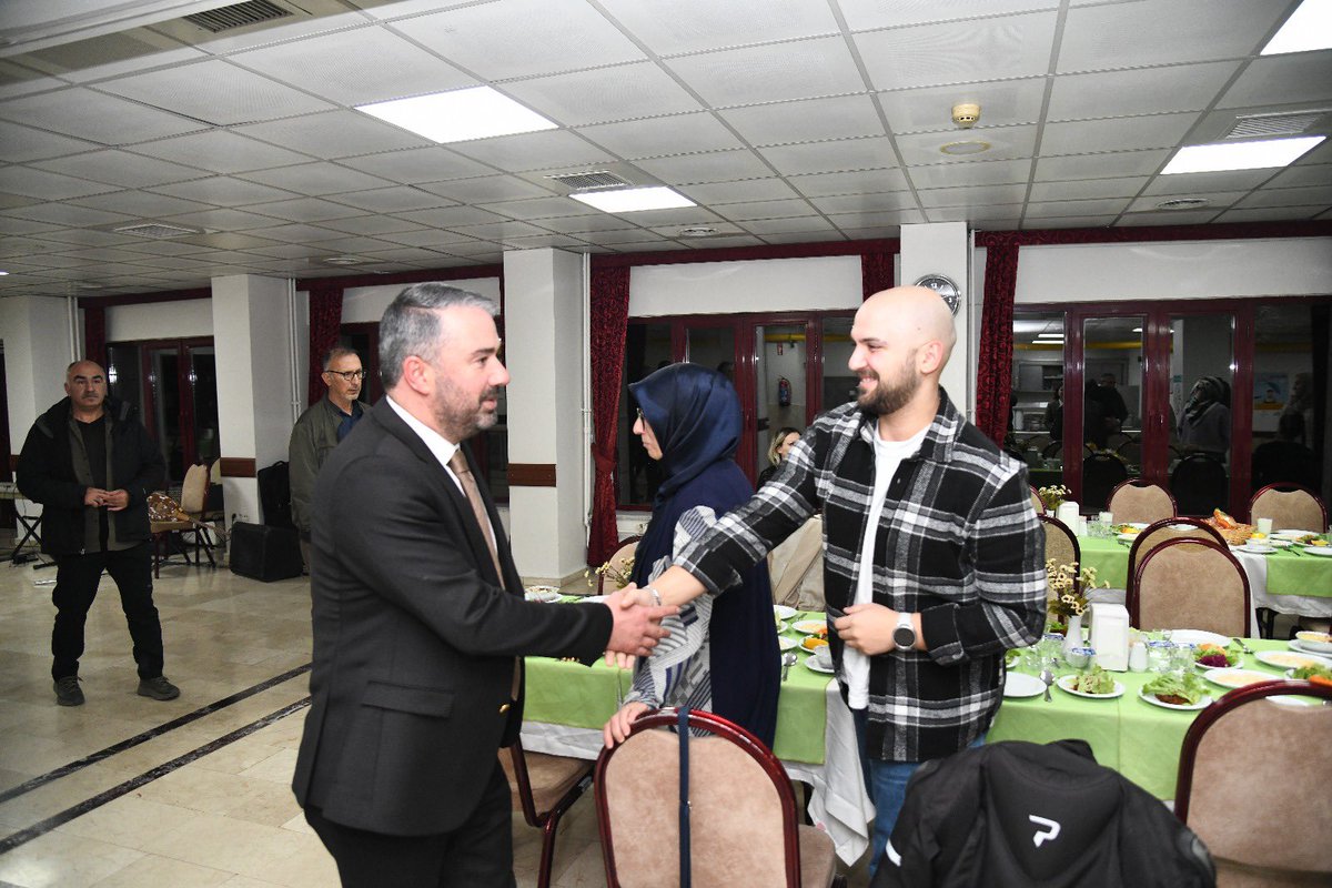 Ertugrulcetin06's tweet photo. Pursaklar Kız Mesleki ve Teknik Anadolu Lisesi tarafından düzenlenen Öğretmenler Günü yemeğinde İlçe Kaymakamımız Sayın Üzeyir Aziz Özeren ile beraber öğretmenlerimizle bir araya geldik. Okul idaresine nazik davetleri için teşekkür ederim. 

#pursaklar #salı https://t.co/rh6dRcI8At