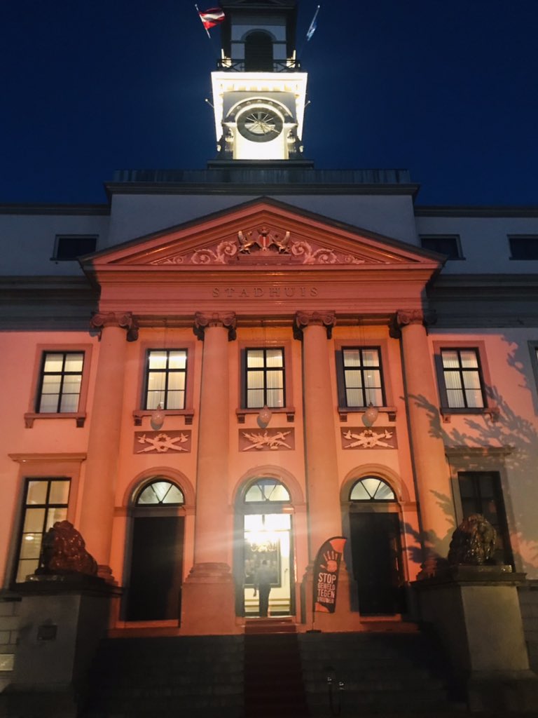 #raad078 Dordtse Stadhuis kleurt oranje  start campagne Orange The World  stop geweld tegen vrouwen