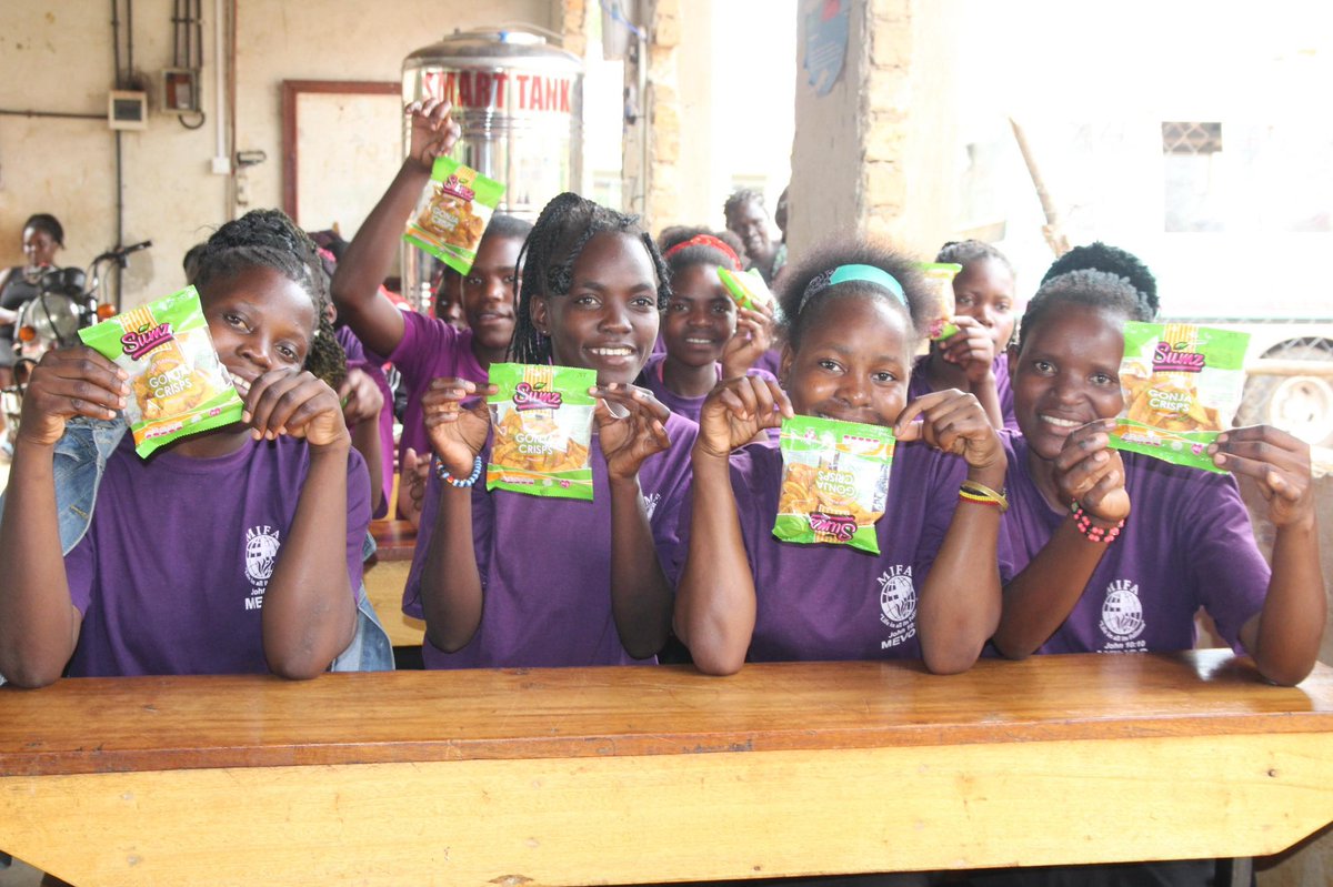 ROCK_Kampala's tweet photo. The children absolutely loved the Sumz snacks🌟 

Their smiles and excitement said it all. A big thank you to @sumz_snacks for being our amazing project partner. Your support continues to enrich our community activities and bring joy to the🙏💛

#Ebenezer2025
#RotaryEyamba https://t.co/wHfHEdK2P4