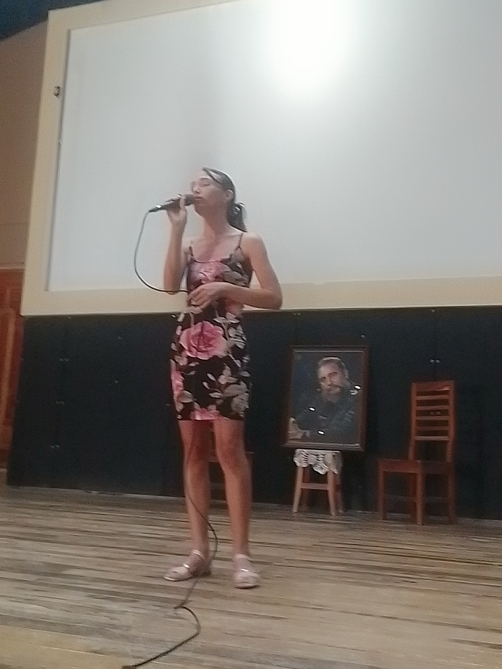 CalixtoDme's tweet photo. Desarrollado en el Cine Moscú del municipio #CalixtoGarcía homenaje a nuestro Eterno Comandante Fidel Castro Ruz con la presentación de unidades artísticas de nuestras instituciones escolares.
#100AñosConFidel @CubaMined @DPEHolguin #HonorHolguinero #EducacionCalixteña https://t.co/3c5rZQP3uP