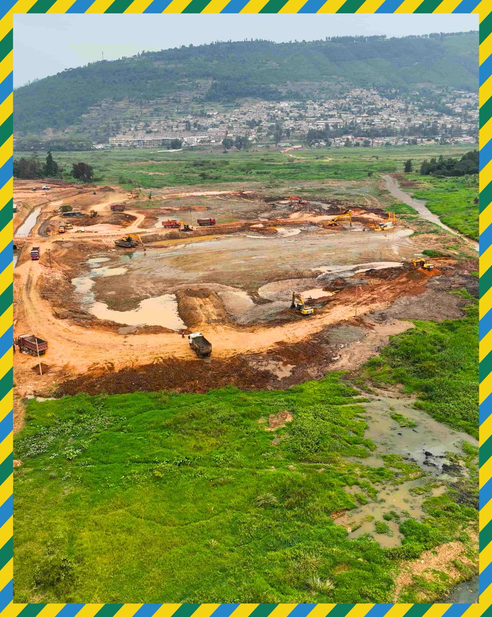A new artificial lake is taking shape in Nyabugogo wetland!

It is designed to hold stormwater, ease flooding, and create a new green space in the heart of the city. A natural solution with an urban twist!

🎥 Take a bird’s eye view of the transformation

#GreenRwanda🇷🇼🌿