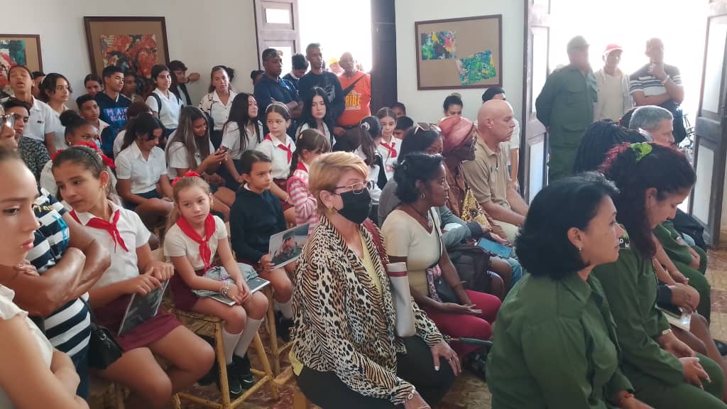 #GuiraDeMelena realiza homenaje al Comandante en Jefe, reafirmado el compromiso de seguir su legado. #100AñosConFidel #FidelPorSiempre #ArtemisaJuntosSomosMas